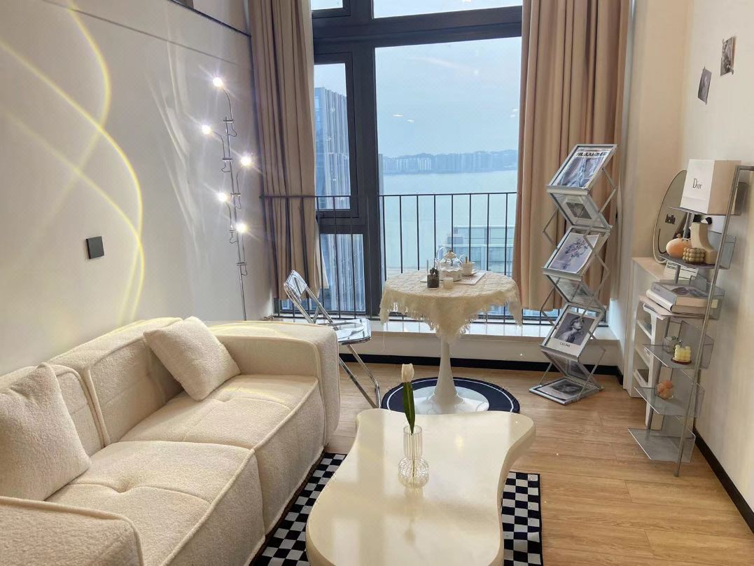 i loft High-altitude Projection Seaview Apartment (Longguang Century Business Center Branch)