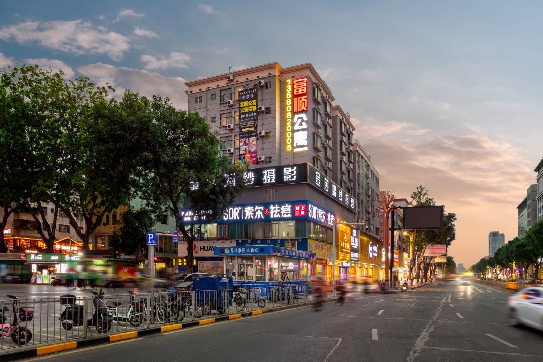 Fushun Apartment (Fenggang Wal-Mart Store)