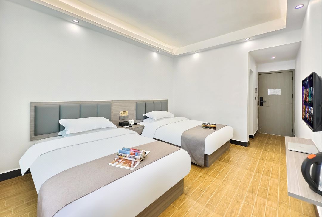 Fenghuang Yunmomo Hotel