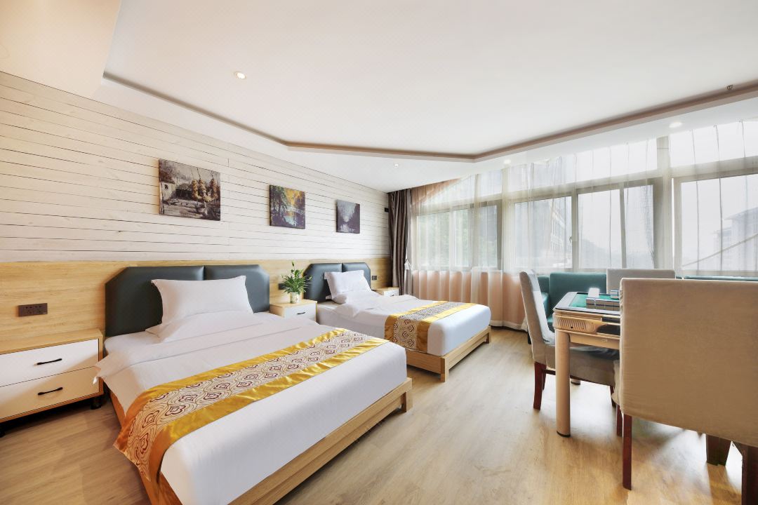 Zhigang Hotel (Daping Metro Station Branch)