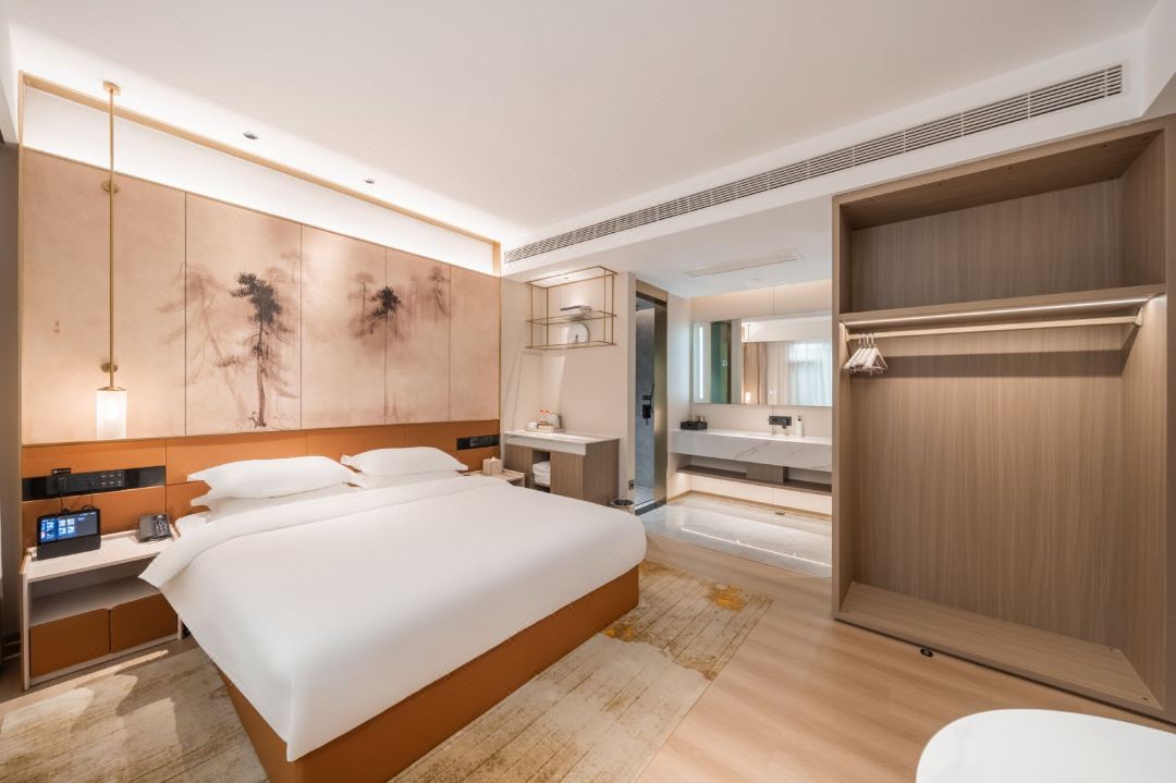 Juyi Hotel (Xi'an Huimin Street Bell Tower Subway Station)