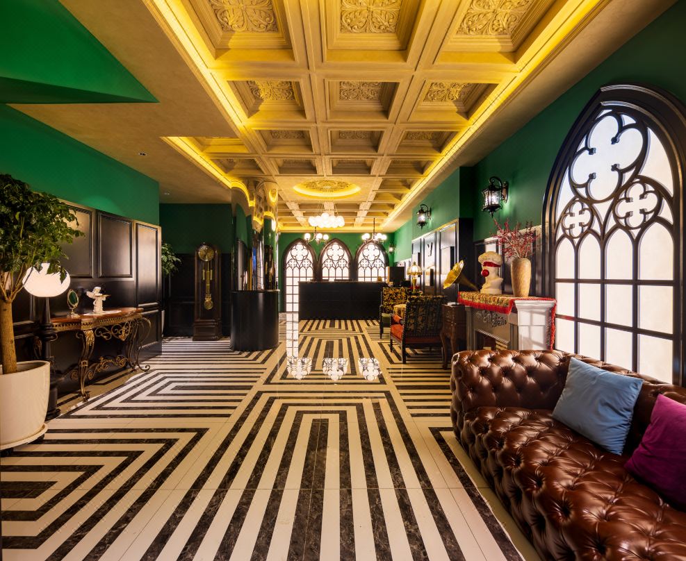 Xiangyu French Retro Hotel (Yanji Yanbian University Water Market Store)