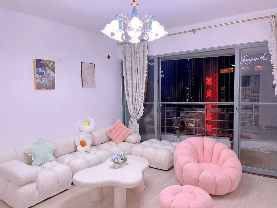 Moon Above Youth Apartment