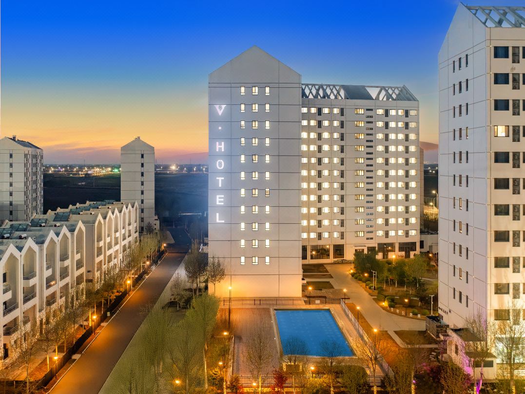 V. Hotel
