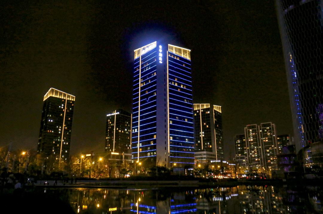 Ji Hotel (Jinan CBD China Resources Land Plaza)