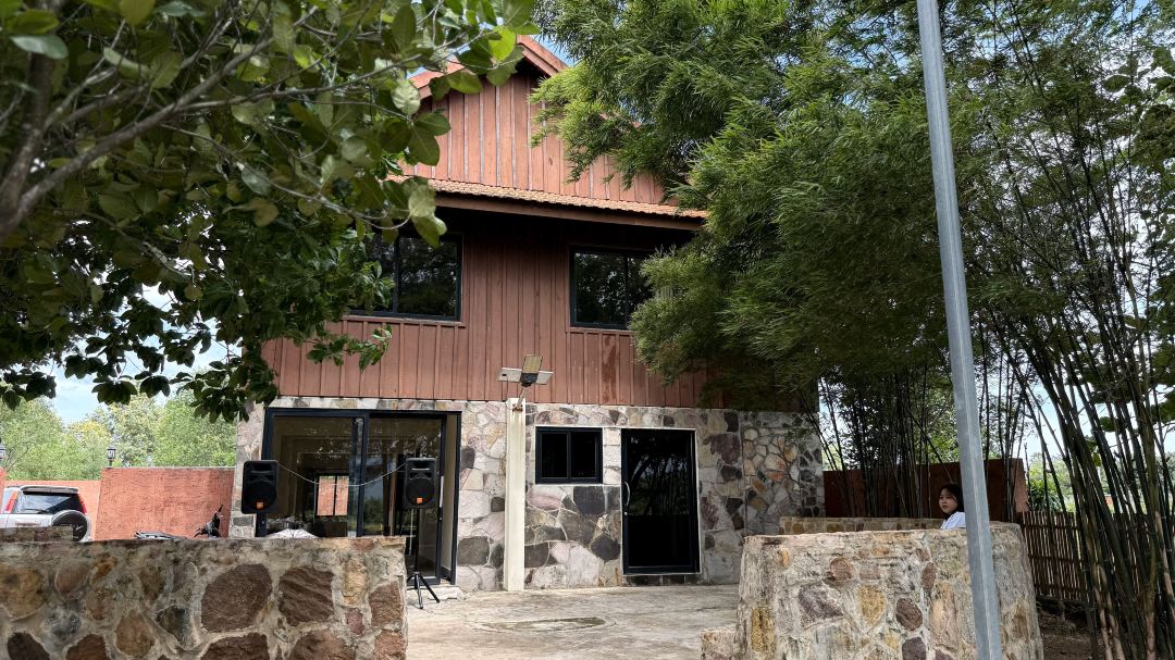 Sun & Roots Lodge Restaurant and Bar