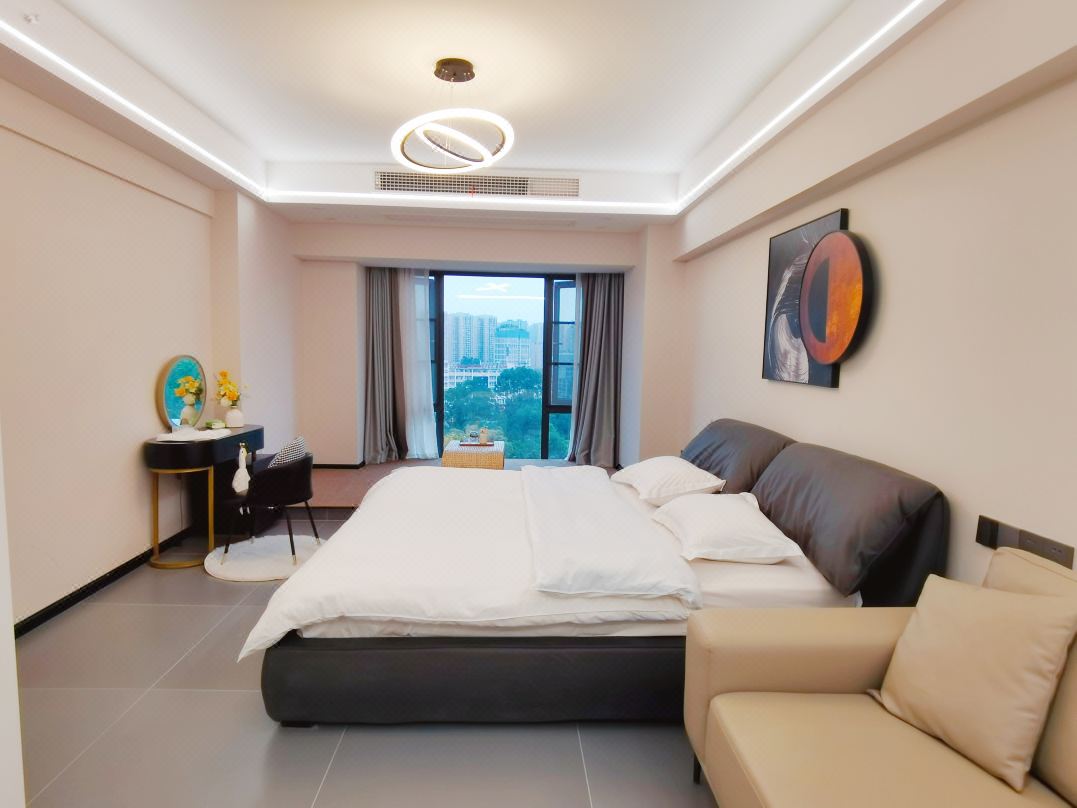 Qingning Homestay (Leshan Railway Station Wanda Plaza)