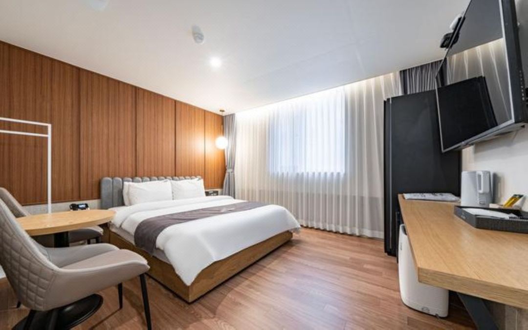 SEVEN BRICKS HOTEL