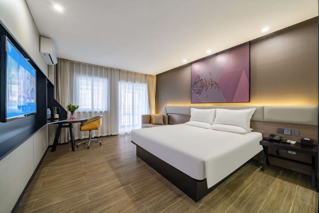 IU Hotel Chengdu Xipu Metro Station