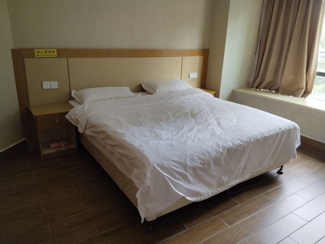 Zijin Muyun Grand Hotel (Yirong Town)