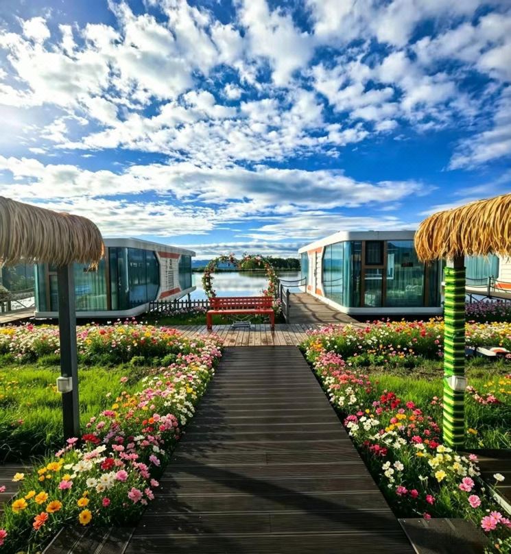Nuoyu Huajian Nova Rhyme Blossom Steam Luxury Space Resort Homestay