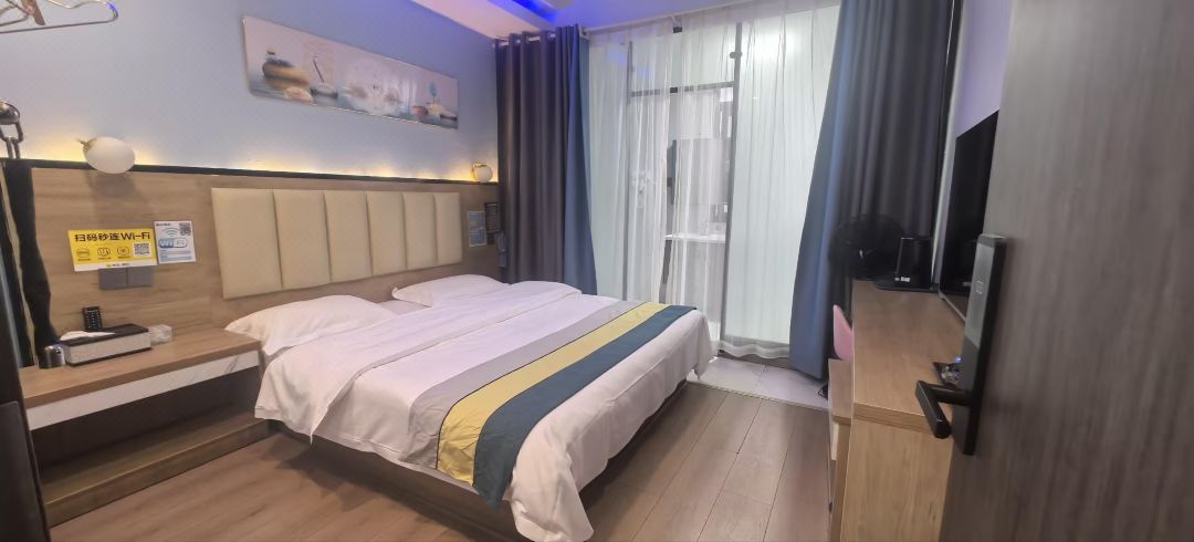 Tingyu Hotel (Kunming Railway Station Shuangqiao Night Market)