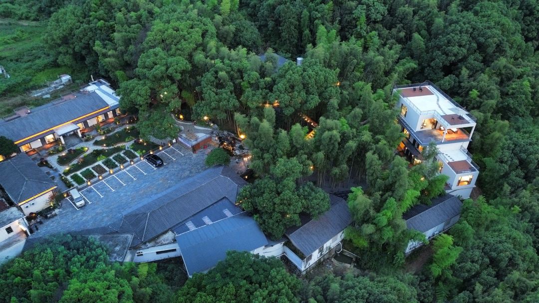Lushan Junzhu Yalu Homestay (Eastern Forest Big Buddha Shop of Lushan Scenic Area)