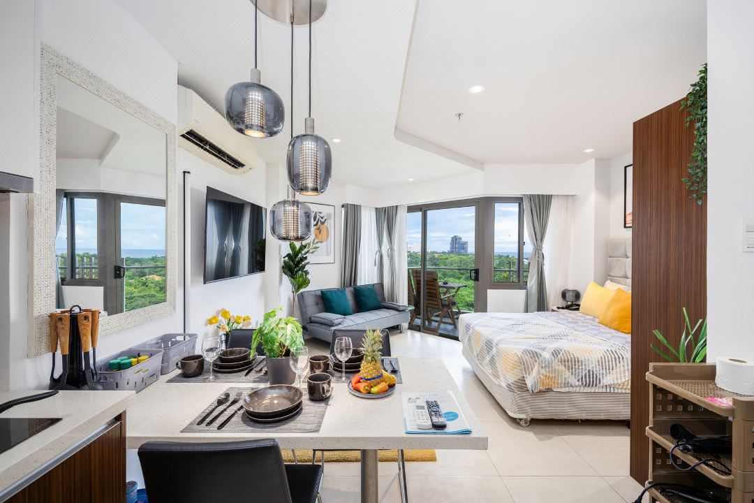 Stylish Studio at Tambuli Residences Ocean View by Dominik Apartment with Pool Balcony in Mactan