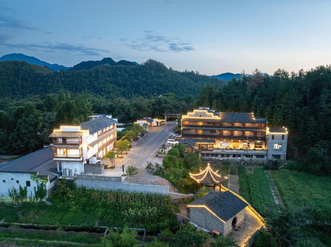 Floral Hotel · shuilushan residential hotel  (Wuyuan)