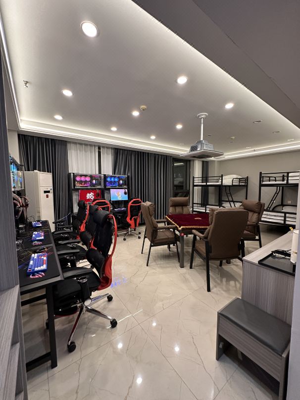 Yunjie E-Sports Hotel (Xikeda Subway Station Hua Qing Palace Scenic Area)