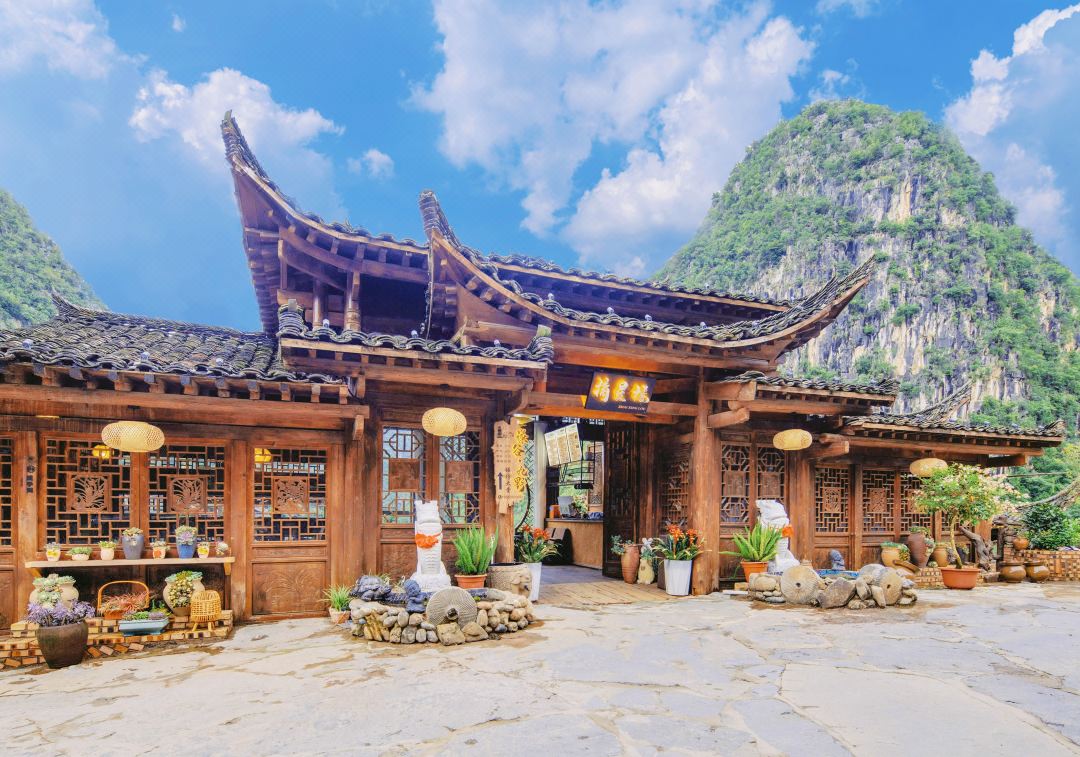 Xingyi Qiangu Jiuye Bed and Breakfast (Fenglin Buyi Scenic Area Branch)