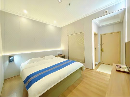 Dongmen Business Hotel (Nanning Langdong Bus Station)