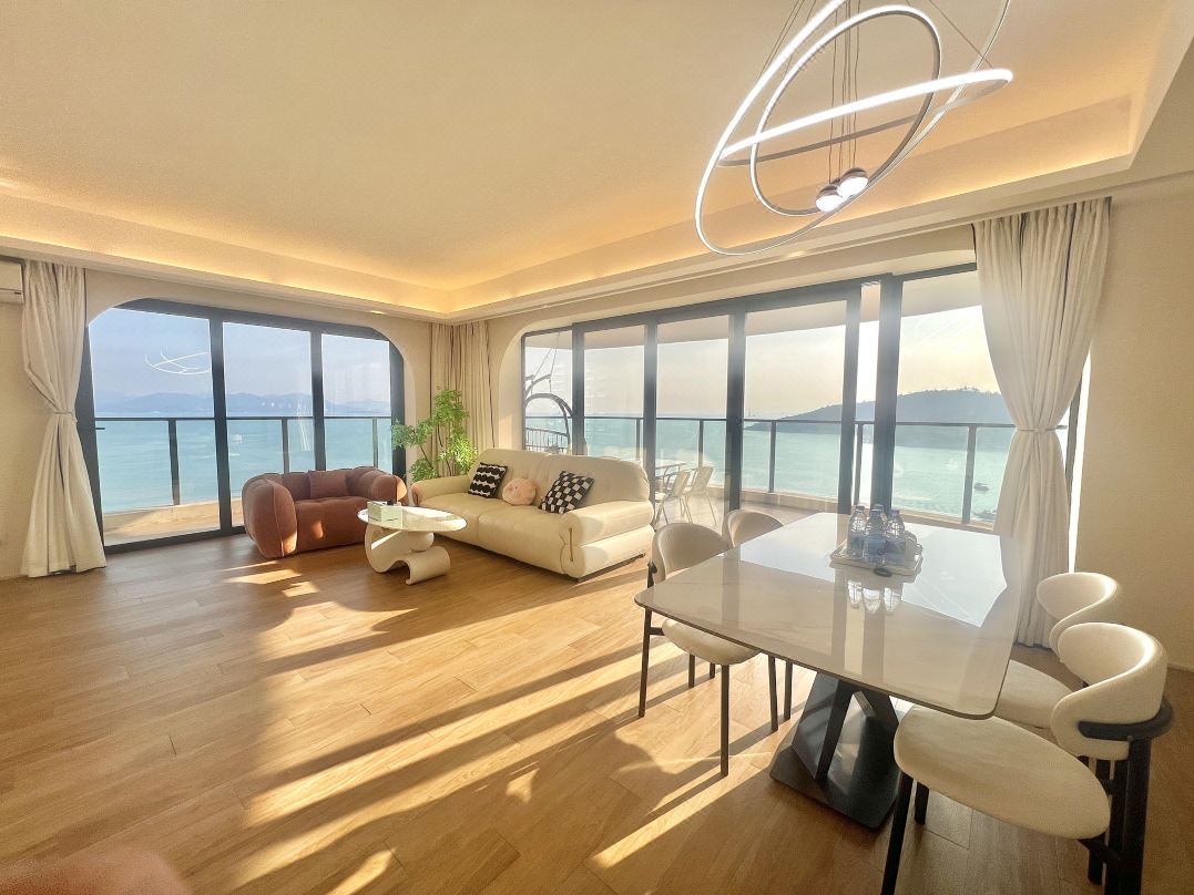 Huizhou Xiaojingwan Blue Sea Xi'an Light Luxury Seaview Apartment