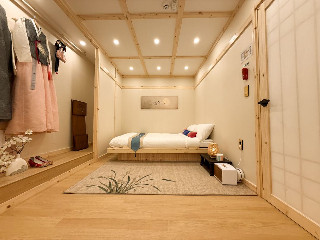 Golmok Stay – Hanok-style accommodation with hanbok experience, 5 minutes in nampo-dong,night market