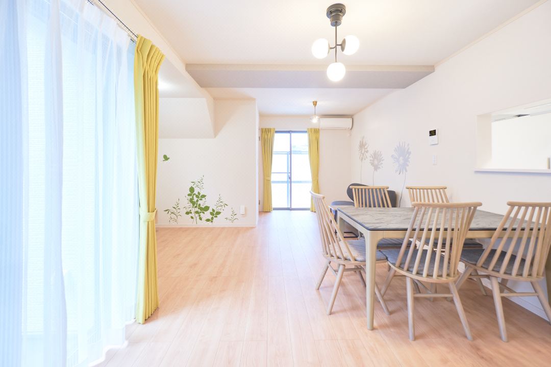 Sunny Court by Tranova