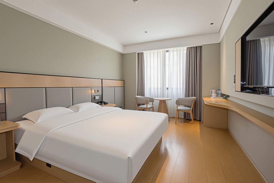 Yijun Grand Hotel (Kaili University South Railway Station)
