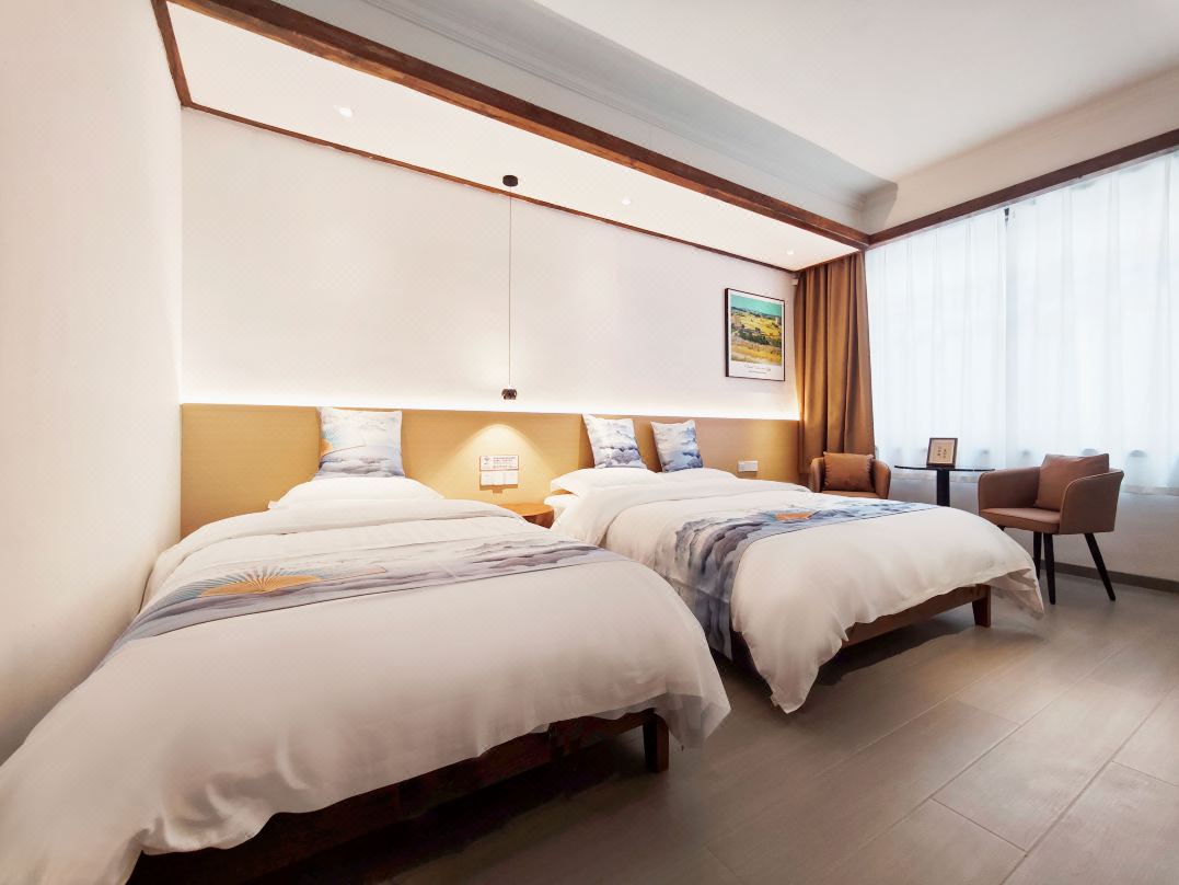Small Backbasket B&B (Zhangjiajie Tianmen Mountain Cableway Station Store)