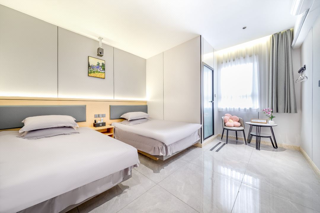 Luojian Movie Hotel