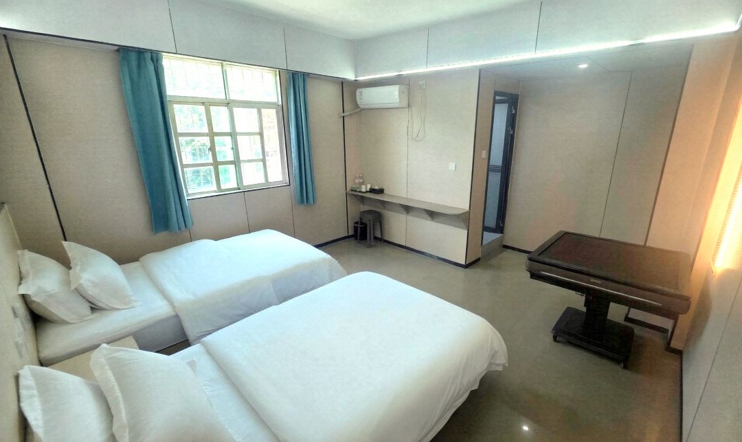 Yunqi Apartment (Guangzhou Xinhua College Kemulang Subway Station)