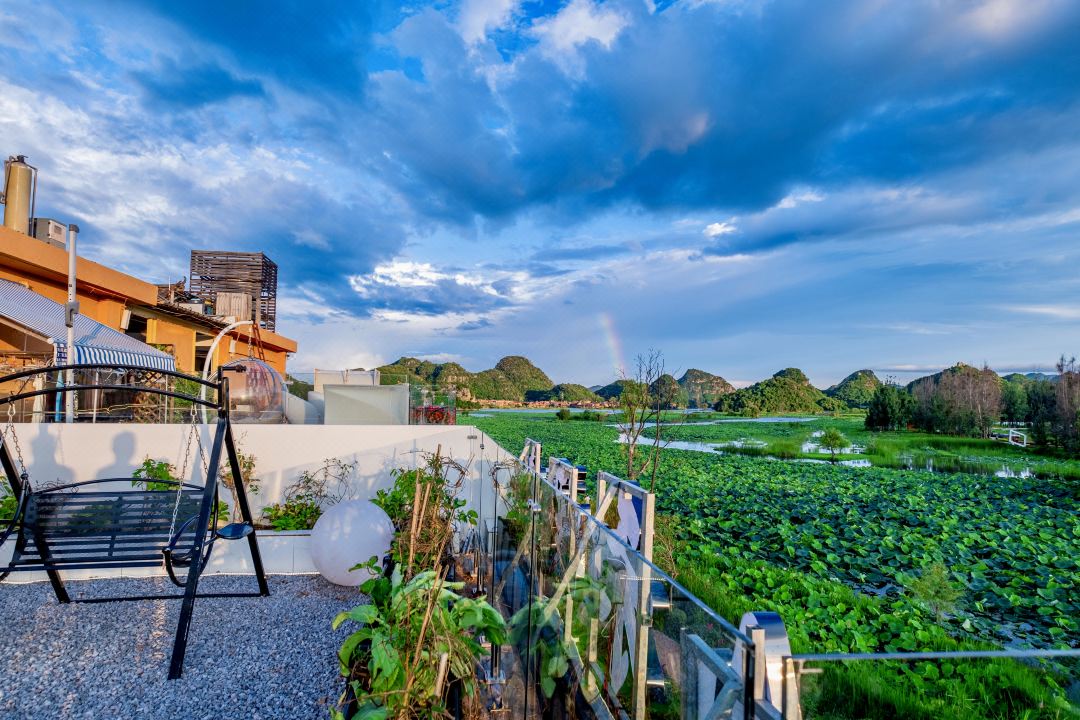 Yishuige Lake View Inn