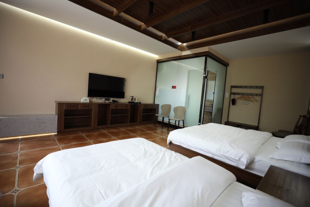Zhaosu Kezhile Farmhouse