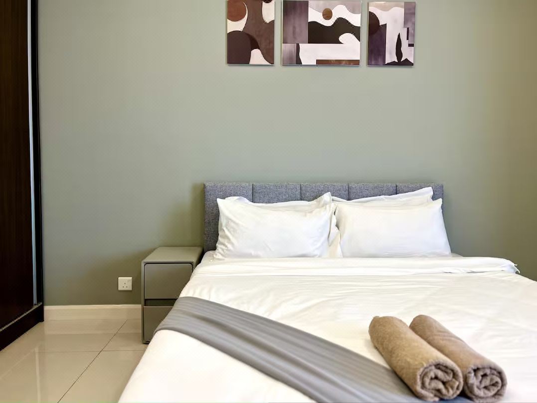 Grand Medini -- Legoland & WIFI & Studio 1B 2pax by Cowidea