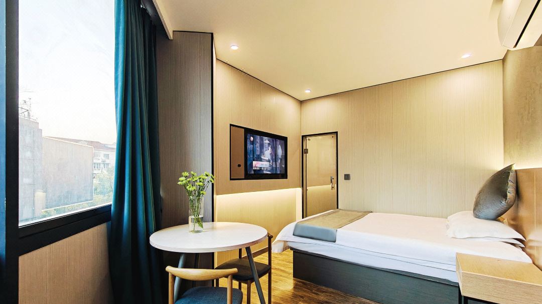 Changhong Hotel (Shanghai Xincun Road Subway Station Tongji Hospital)