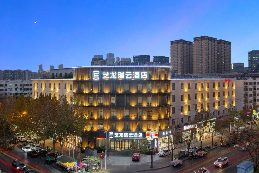 Yilong Ruiyun Hotel (Zhengzhou East Railway Station Zhengdong Business Center Branch)