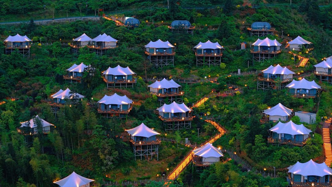 Cloud-Crest Starry Lodges