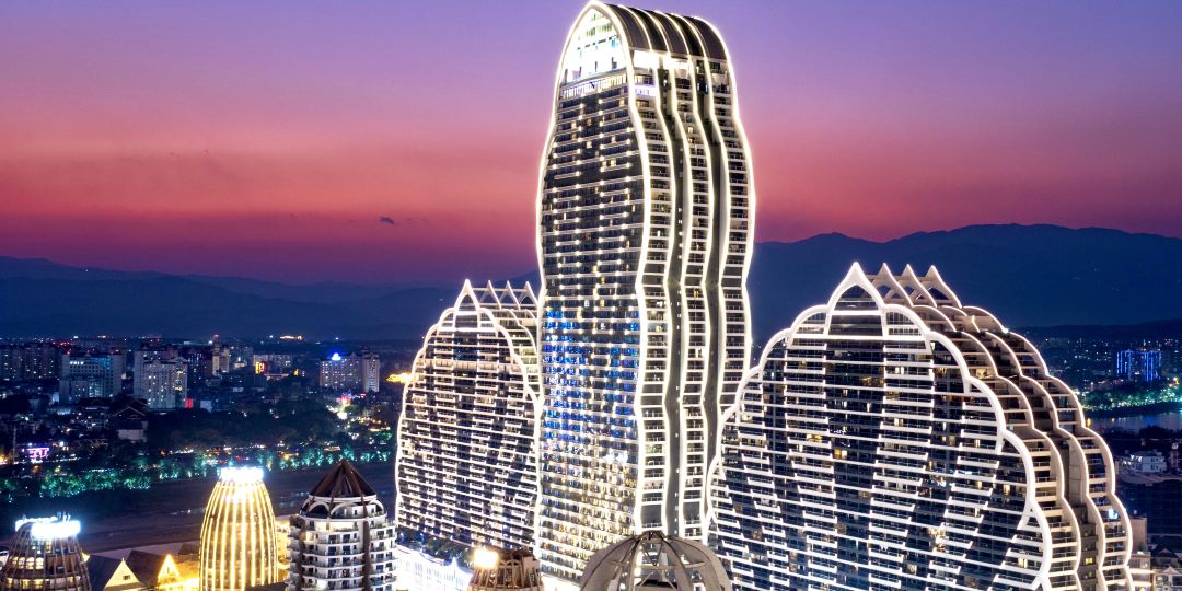 西双版纳景洪泰宿江景美宿(告庄西双景星光夜市店)