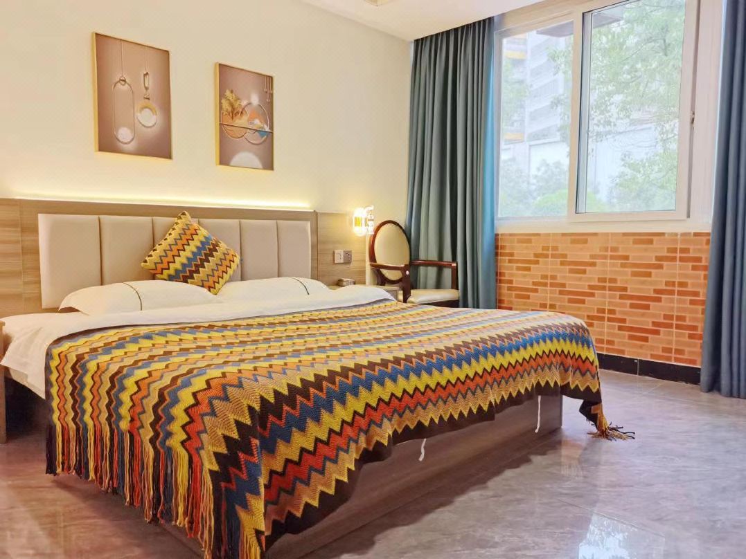 Jiangmen Mingdu Hotel (Daxin Road Pedestrian Street Xinghui Shopping Plaza)