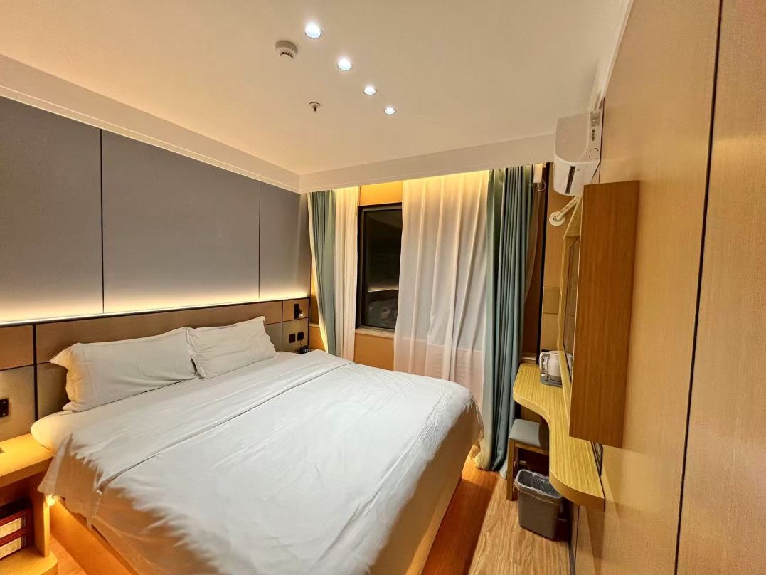 Huangxi Smart Hotel (Suzhou Bridge Beijing Foreign Studies University Branch)