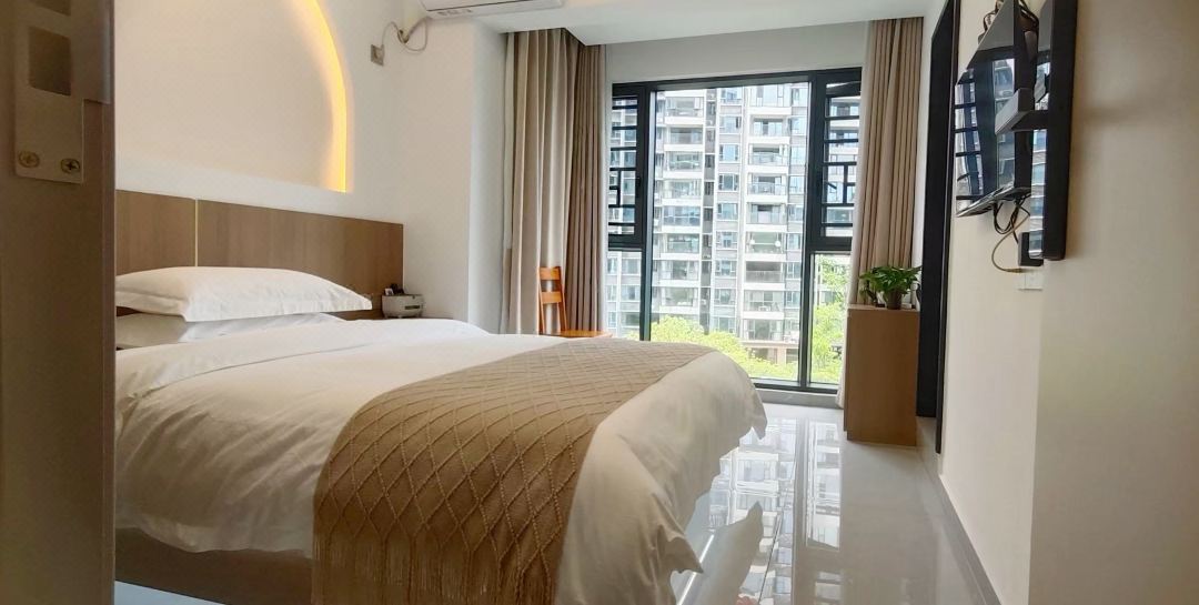 Qiyue Shiguang Homestay (Zhangjiajie High-Speed Railway West Station)