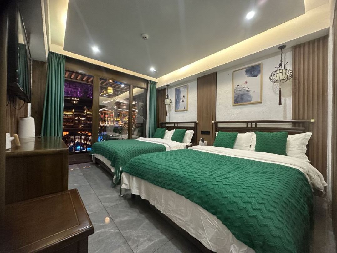 Mountain Yuxiaoyuan River View Homestay