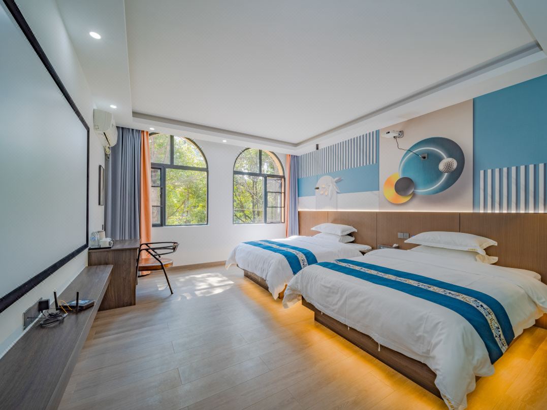 Yimengyuan Light Luxury Hotel (Huanquan Ecological Park)