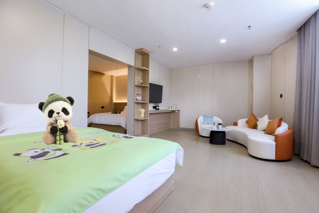 Zilan Hotel (Century Square First People's Hospital)