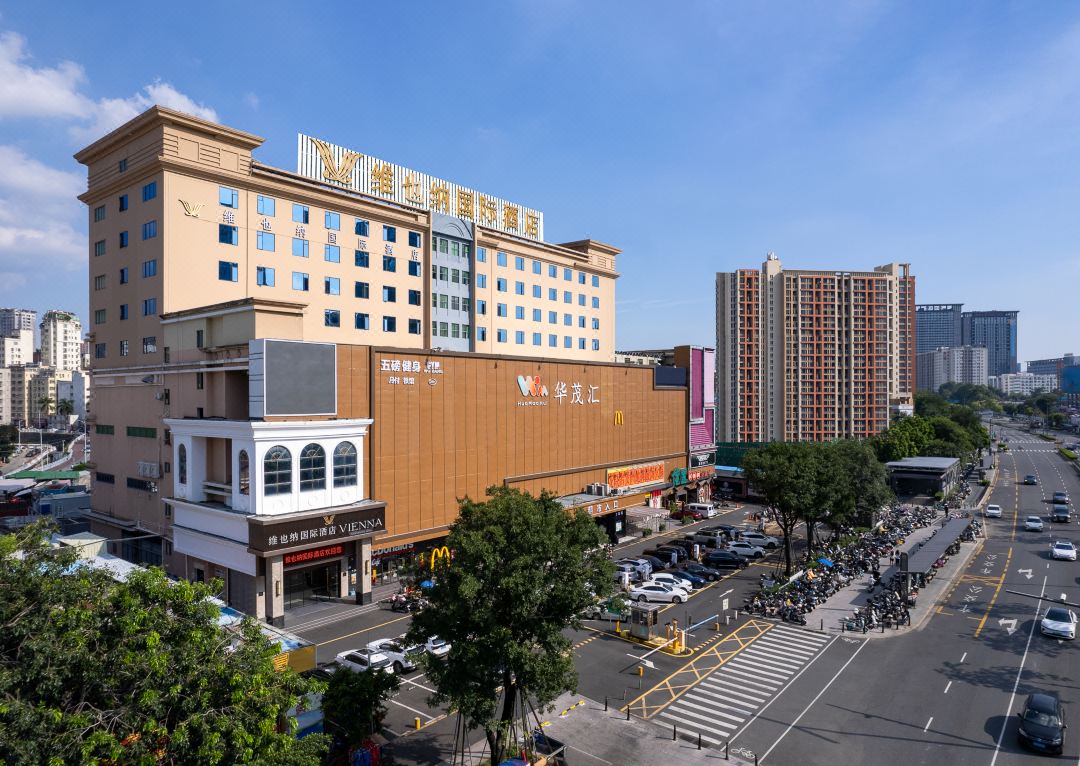 Vienna International Hotel ( Shenzhen Bantian Huawei Metro Station Branch)