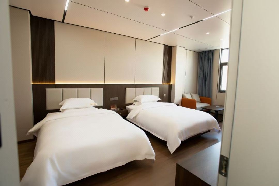 Red maple hotel