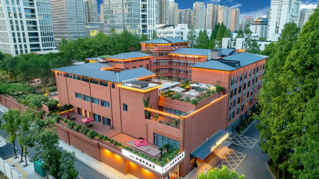 redwall garden hotel