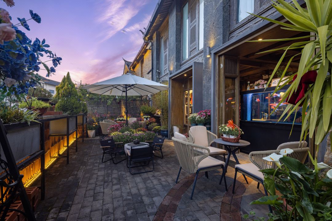 Gone with Wind coffee  Holiday Courtyard