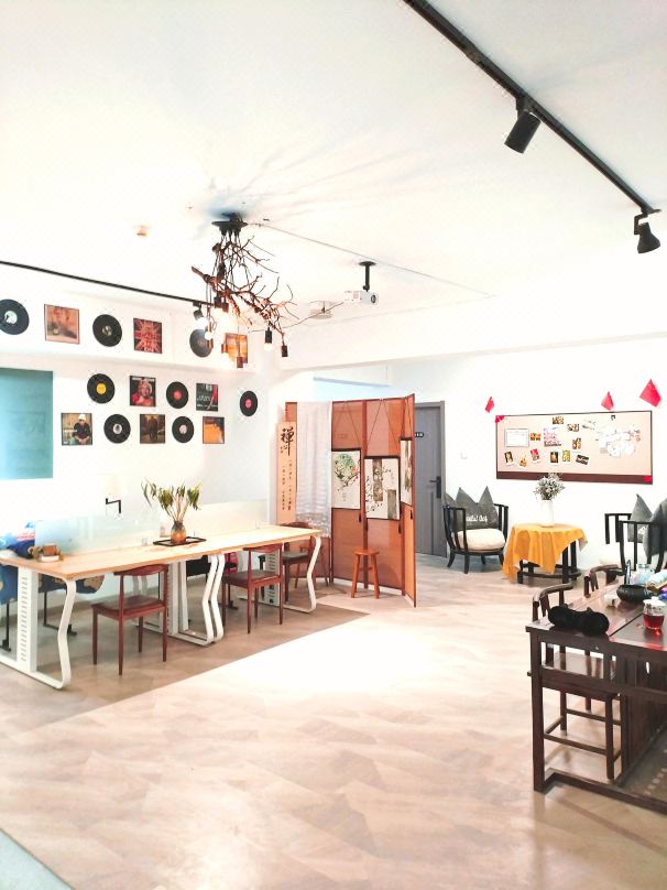 khumdan Leqi Youth Hotel