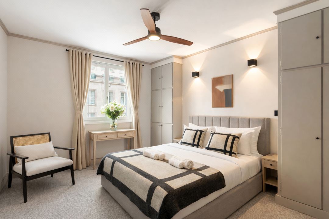Eiffel Tower - family flat with elevator access
