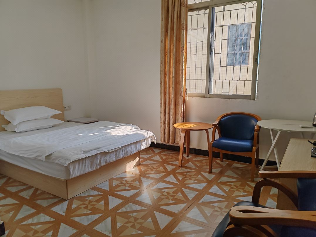 Zhiye Homestay (Dinghu Middle School)