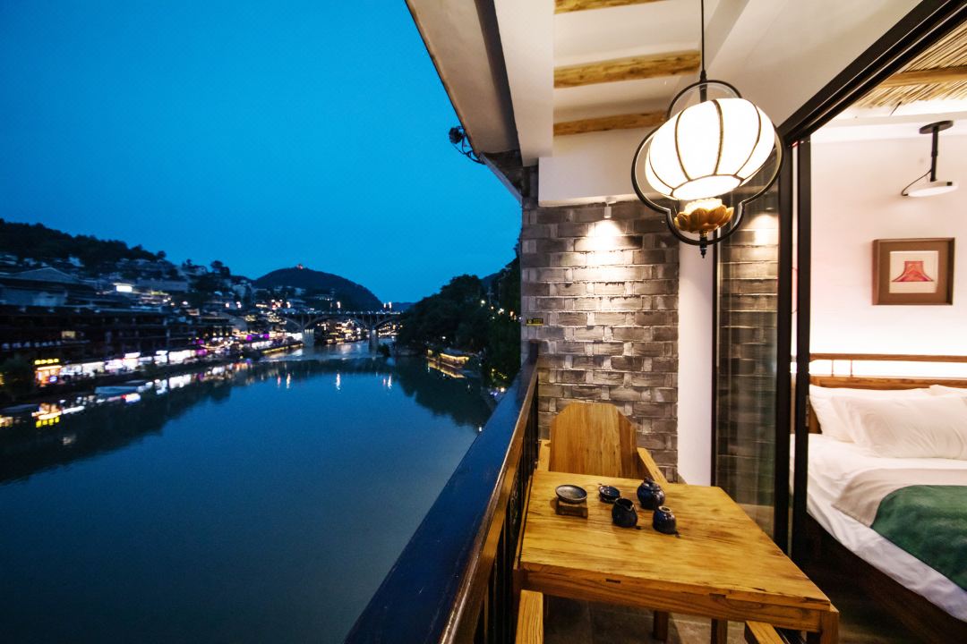 Jinshui'an Muming Theme Wenchuang Experience Homestay (Phoenix Ancient City Branch)